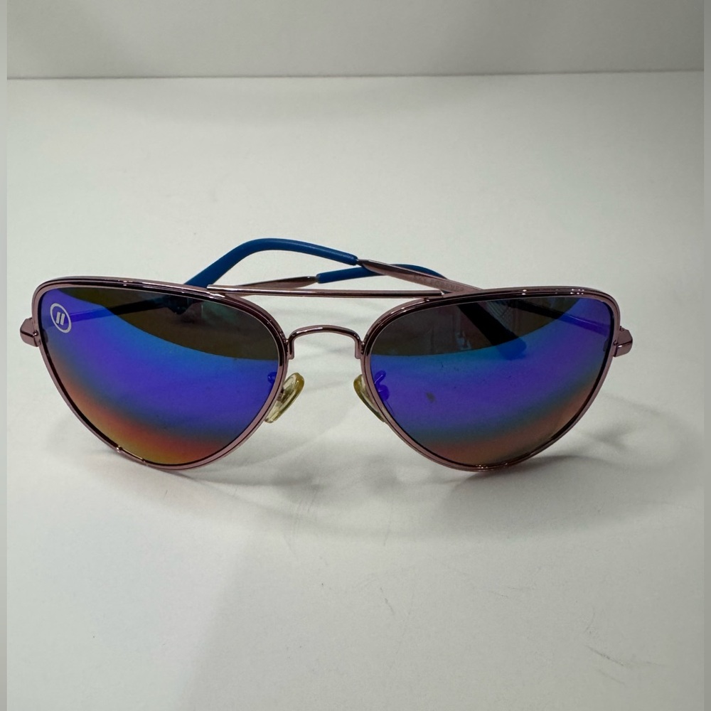 Chic Aviator Sunglasses with Purple Frame and Blue Lenses